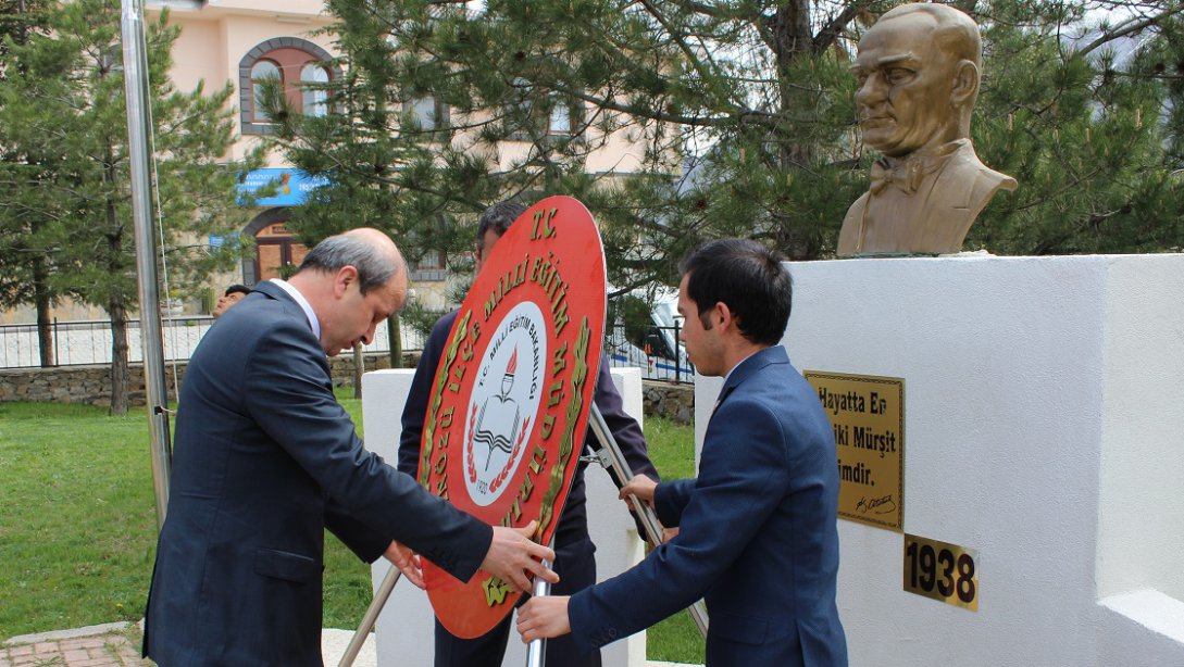 23 Nisan Ulusal Egemenlik ve Çocuk Bayramı ile Türkiye Büyük Millet Meclisi'nin Açılışının 100. Yılı Münasebetiyle Atatürk Anıtına Çelenk Sunma töreni Yapıldı